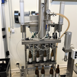 Automatické plničky lahví a KEG sudů / myčky, etiketovačky