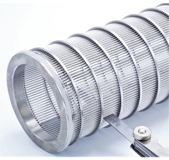 detail štěrbinového síta - průlina 0,8 mm (síto pro mladinový trubkový rohový filtr)