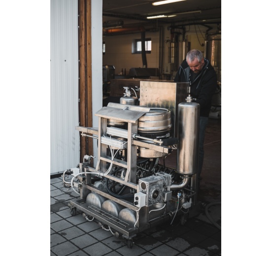 Mytí a plnění KEG sudů automaticky