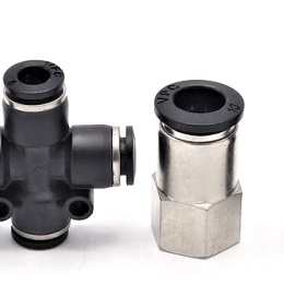 Nástrčné šroubení z plastu