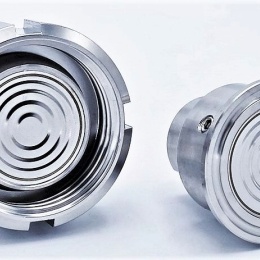 oddělovací nerezové membrány používané ve spojení s tlakoměrem nebo snímačem tlaku