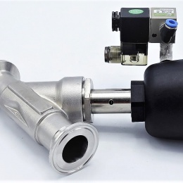 Pneumaticky ovládaný ventil se šikmým sedlem s clamp připojením + příslušenství