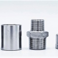 závitové fitinky z nerezové oceli AISI 304, mají trubkové závity dle DIN/ISO 2999-R